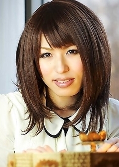 I'd like to introduce the newest addition to our site. She is a stunningly beautiful newhalf named Reina Minazuki!