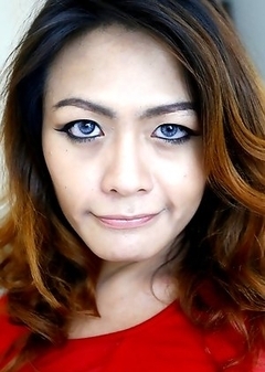 26 year old Thai ladyboy Teena sucks off tourist cock