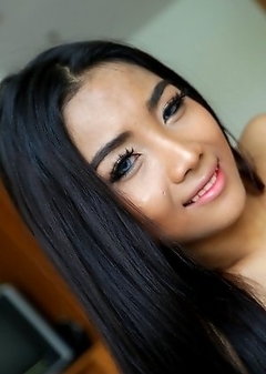 20 year old Sexy Thai ladyboy Lee sucks the cock of her white tourist friend